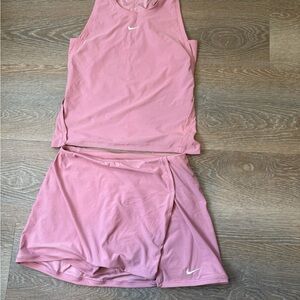 Nike women’s spring victory tank and Nike women’s victory straight skort Size: M